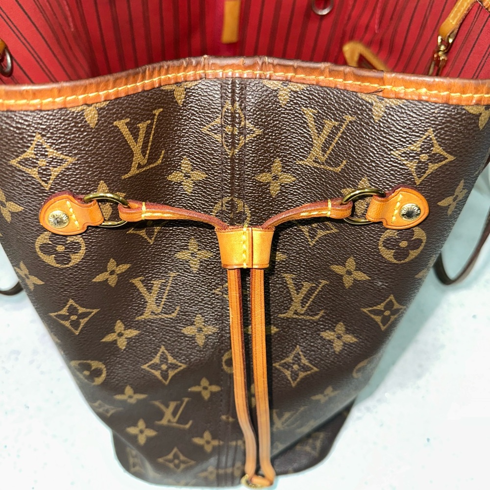 LV Neverfull MM Bag - Picture 6 of 16
